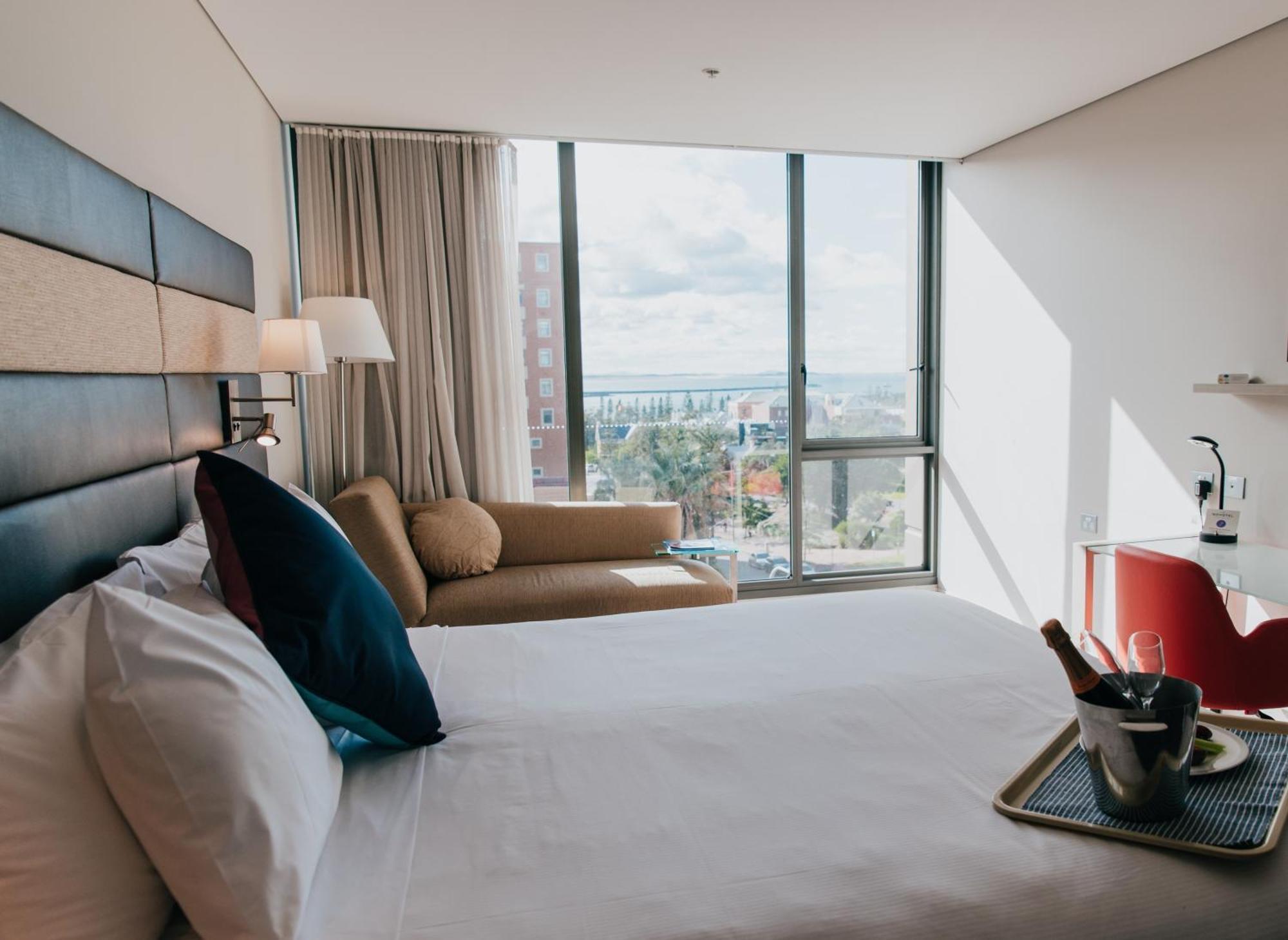 Novotel Newcastle Beach Exterior photo